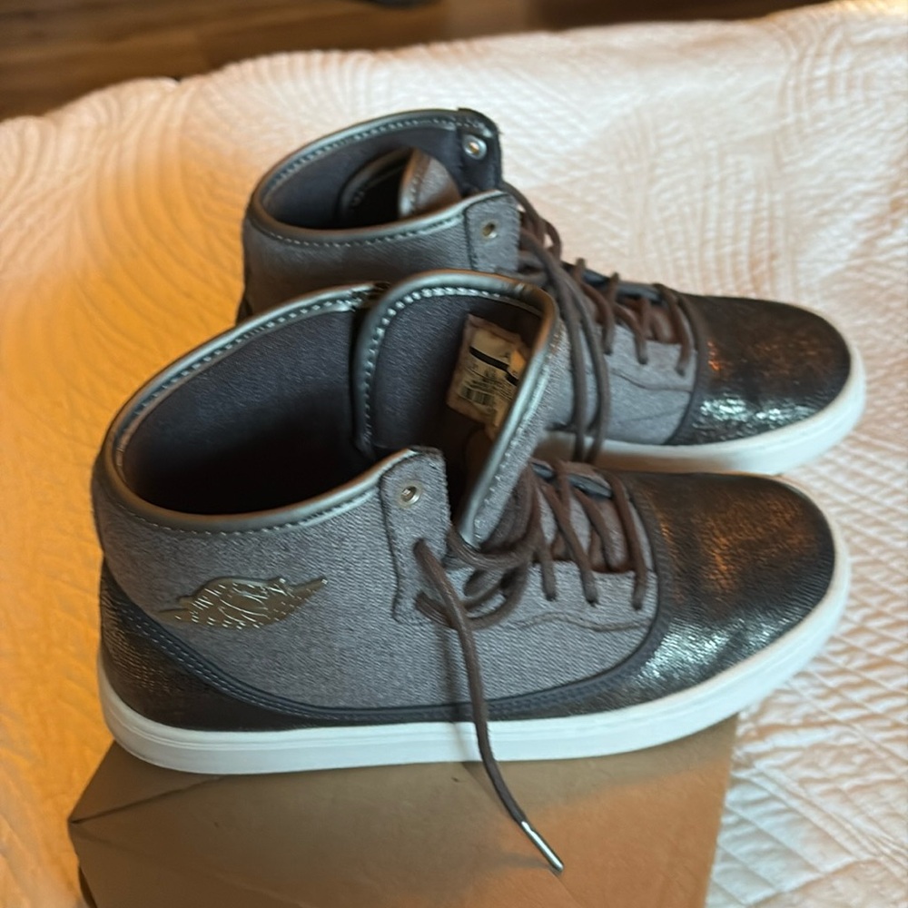 Kids shoes
Jordan jasmine premium GG kids Dark Storm Metallic Pewter 807711205